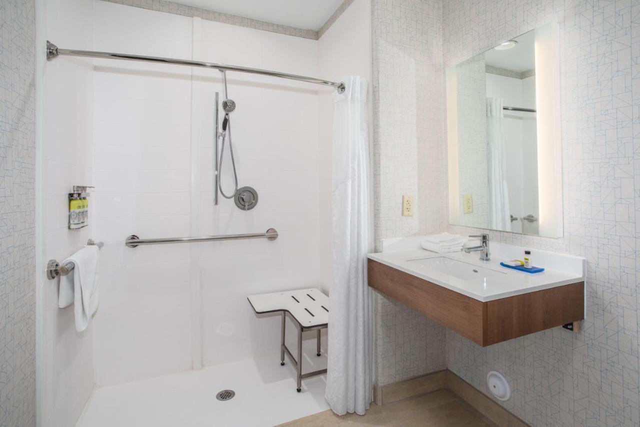 Holiday Inn Express & Suites Phoenix Glendale Dist By Ihg Exterior foto
