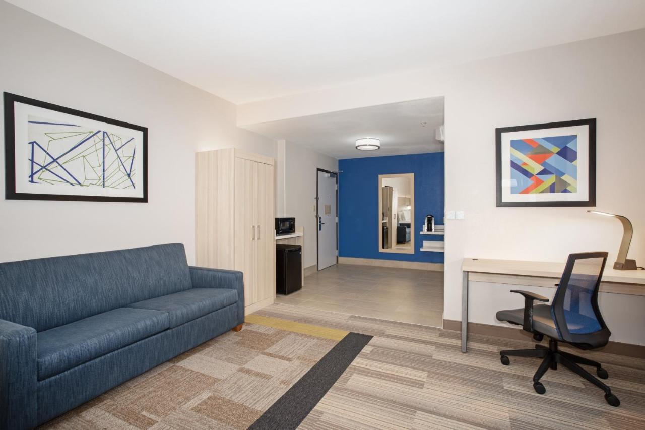 Holiday Inn Express & Suites Phoenix Glendale Dist By Ihg Exterior foto