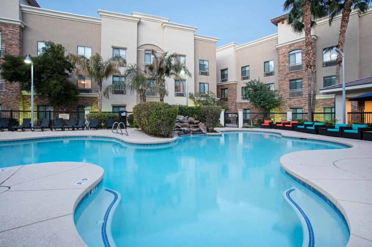 Holiday Inn Express & Suites Phoenix Glendale Dist By Ihg Exterior foto