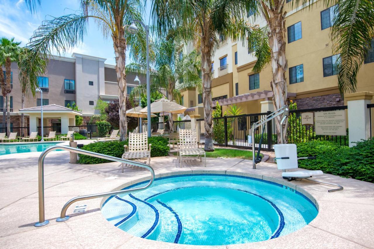Holiday Inn Express & Suites Phoenix Glendale Dist By Ihg Exterior foto