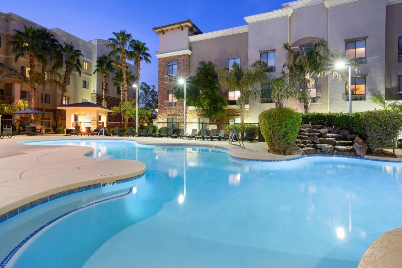 Holiday Inn Express & Suites Phoenix Glendale Dist By Ihg Exterior foto