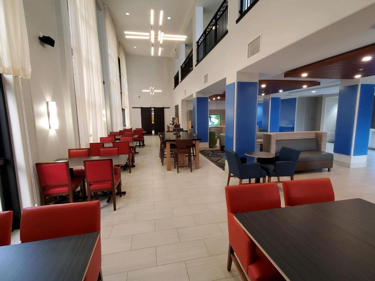 Holiday Inn Express & Suites Phoenix Glendale Dist By Ihg Exterior foto
